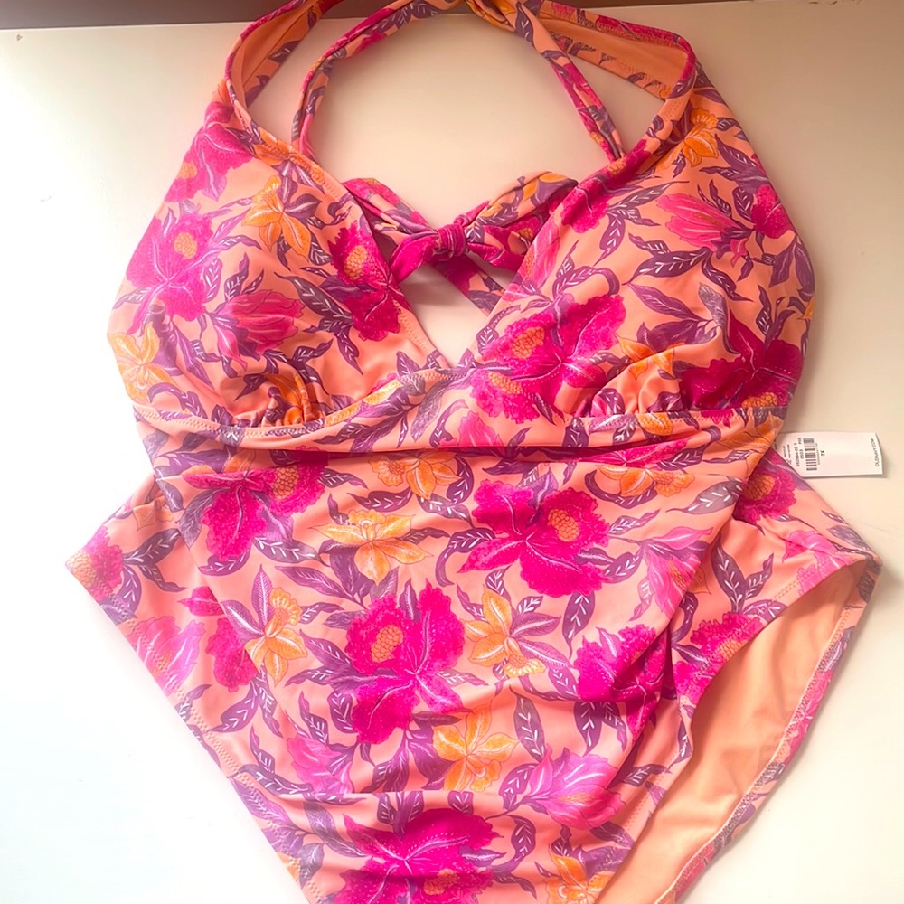 Old navy one piece swimsuit. NWT size 2X